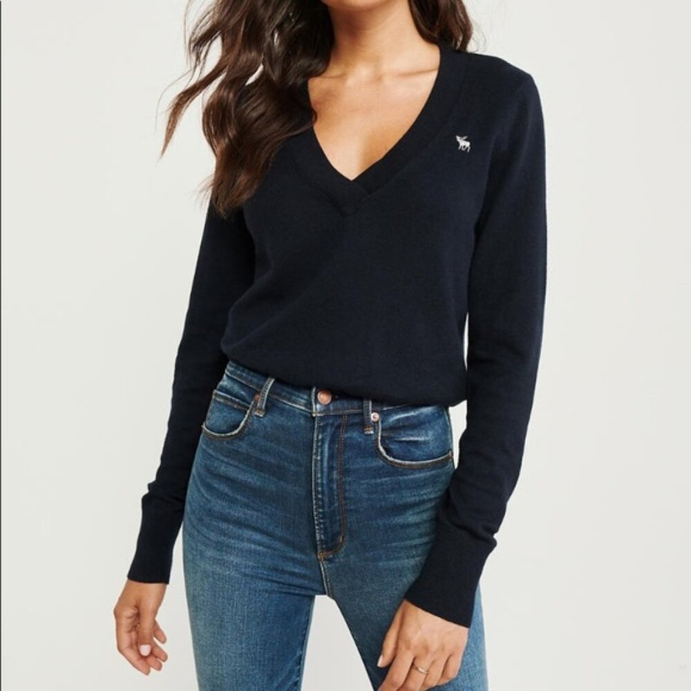 Abercrombie and Fitch Navy v neck sweater Size Small